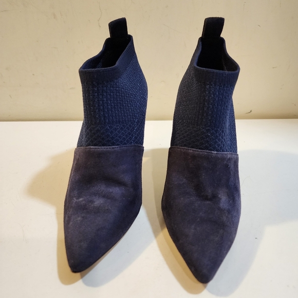 Cole Hann Grandseries Chic Navy Blue Suede  Ankle Boots Size 6B - Picture 3 of 12